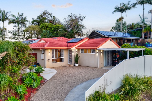 Private Family Oasis with Leafy Outlook