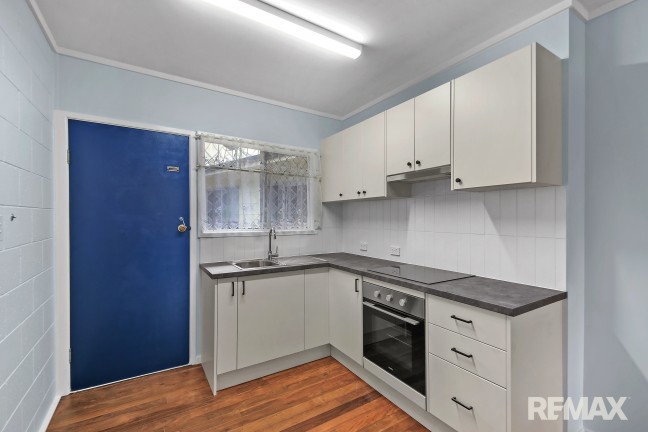 Newly Renovated 2 Bedroom Unit with Air Conditioning and low maintenance
