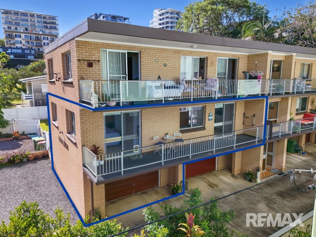 SPACIOUS BEACHSIDE UNIT WITH HUGE DECK & EXTRA-LARGE GARAGE