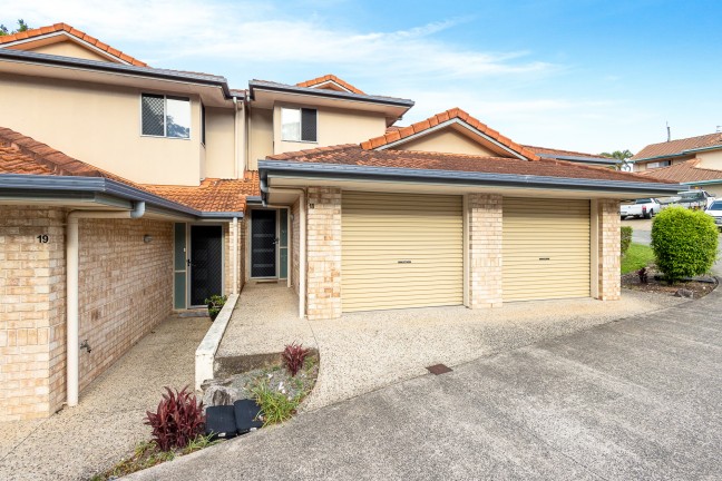 Easy Living in a Sought-After Complex