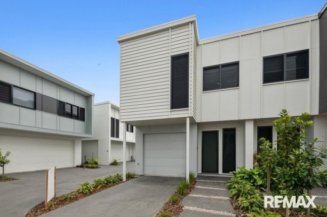 Modern Coastal Living in the Heart of Birtinya | North-Facing Corner Townhome