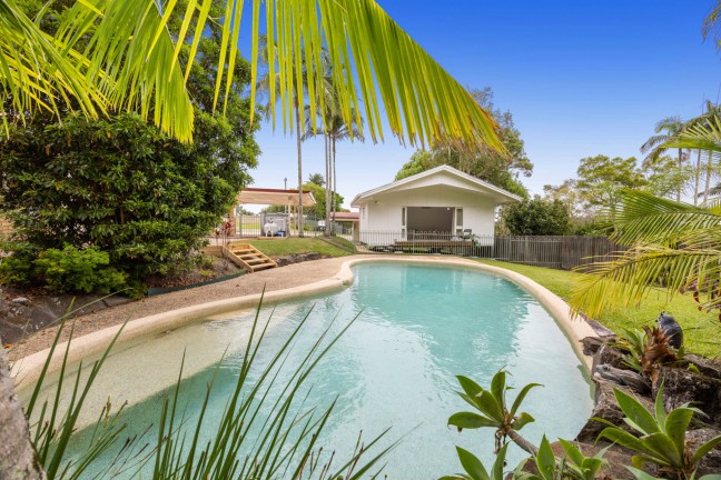 SPACE, POTENTIAL & DUAL LIVING ON 2,111m²