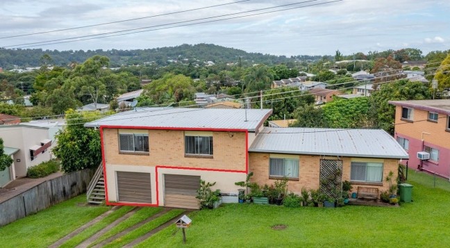 Low maintenance 2 Bedroom Unit with lockup Garage located on a No Through Road