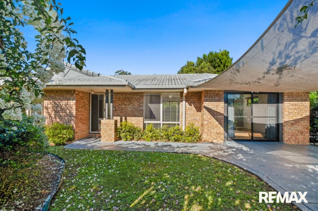 Spacious Family Living in Quiet Rolling Meadows Pocket