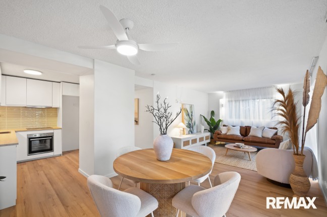 Stylishly Renovated Unit Offering Space, Privacy & Convenience