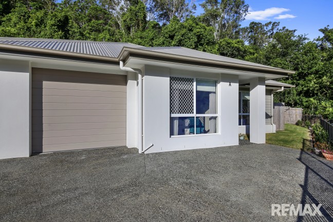 Modern 3 bedroom duplex with air conditioning in newly developed estate.