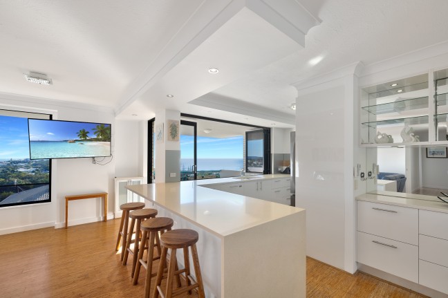Luxurious fully furnished 3 bedroom apartment with fabulous views!