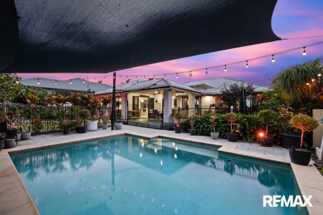 Entertainers' Delight: Pool Parties, Sunset Spas, BBQ Bliss!