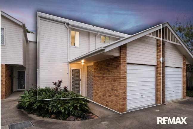 Hinterland Views, Two Balconies & Exceptional Convenience