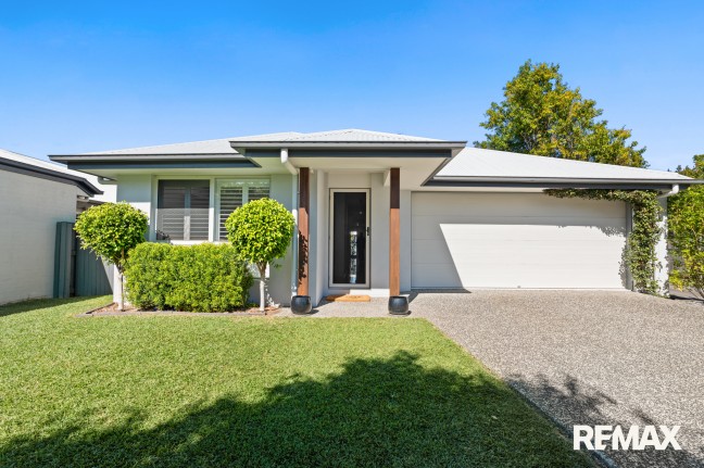 5 Bedrooms, Heated Pool & Family Living in a Quiet Cul-de-Sac
