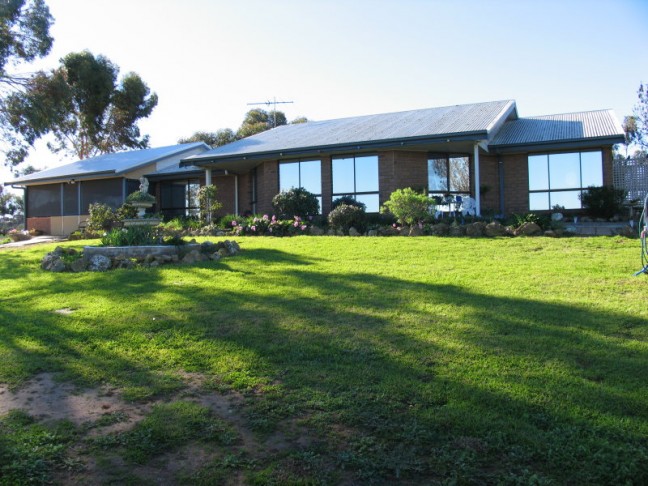 Home And Land - Amazing Views !