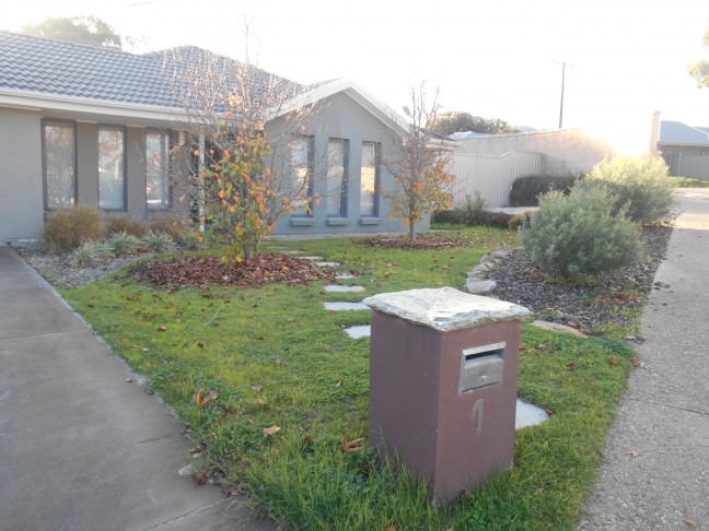 Close to River, Park and Unity College!