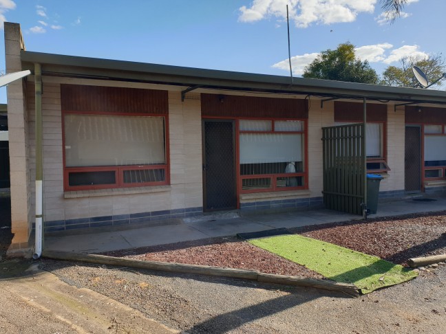 Low Maintenance Unit - Short Walk to CBD - Strictly no pets