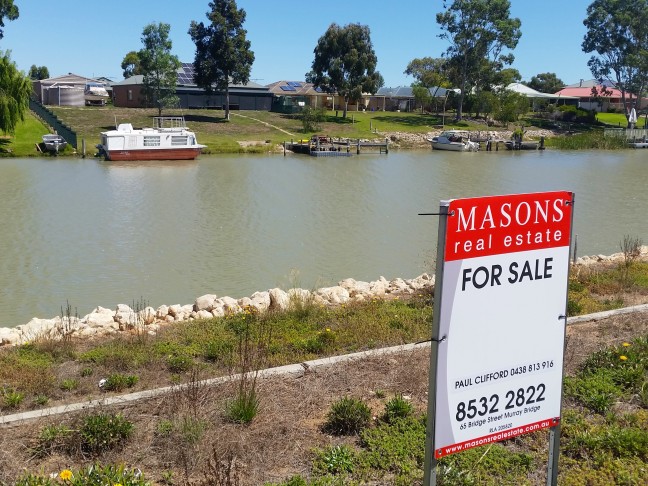 Live the waterfront dream!