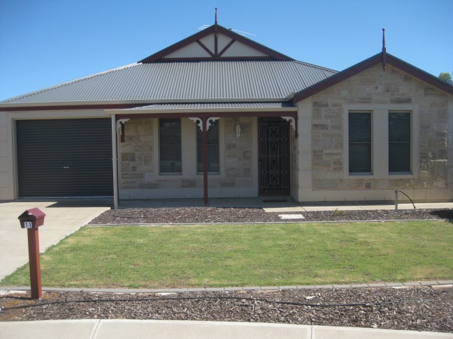 Neat & TIdy Home, Great Location!