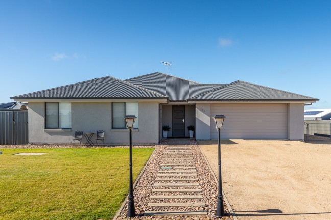 Modern Luxury in Relaxed Surroundings