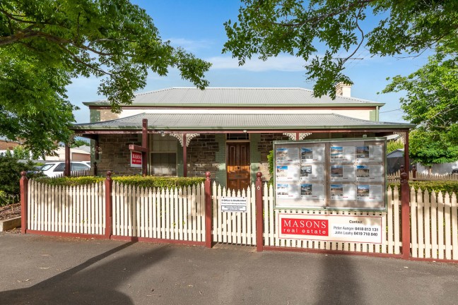 Bluestone Fronted Cottage - Central Location