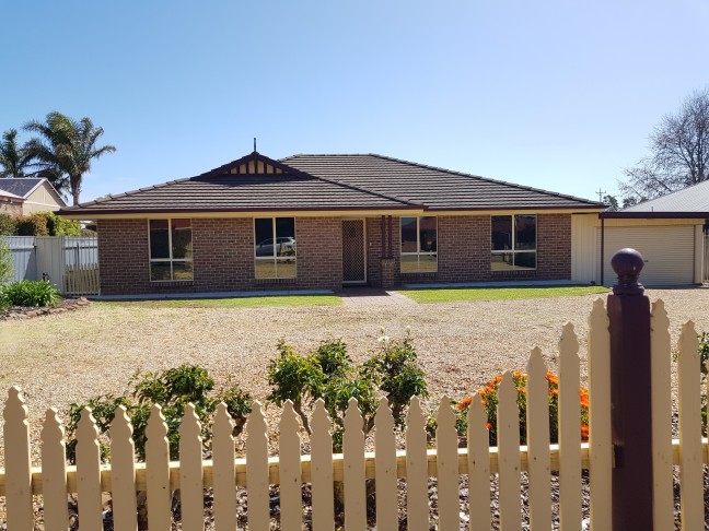 Westside favorite with room to move