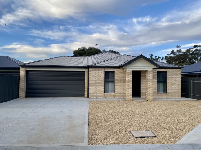 Modern, low maintenance living, close to CBD!