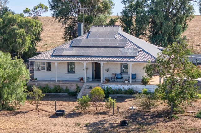 Charming Colonial Home with Stunning River Murray Views