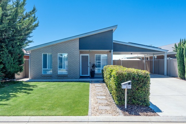 Modern four-bedroom home with exceptional indoor-outdoor flow