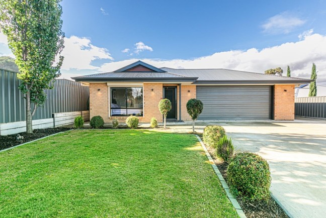 Modern family home with lifestyle opportunity