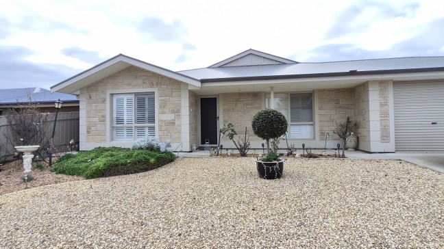 Spacious home with entertaining area & caravan access