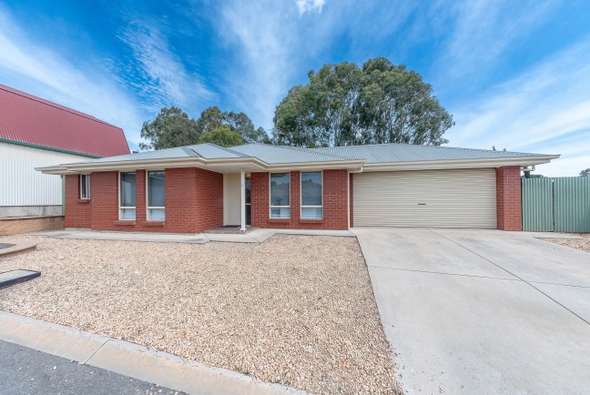 Close to River Reserve and CBD