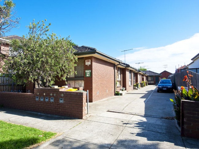 STURDY BLOCK OF 5 VILLA UNITS IN SOUGHT AFTER LOCALE.