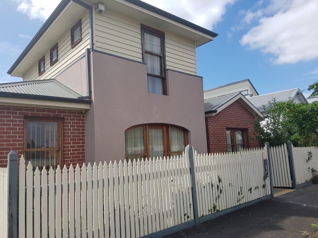Ultra Modern House in Prime Location!