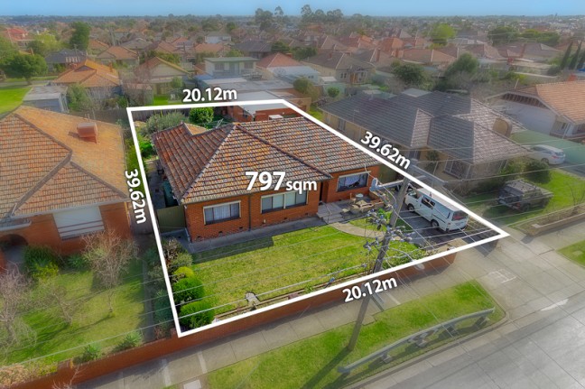 Extra-Wide Frontage, Extra Potential!