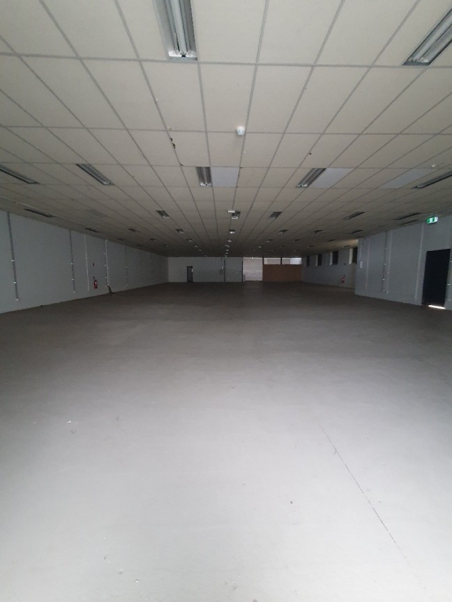 Flexible Space with Great Exposure!