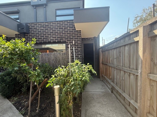 Near New Inner City Living!