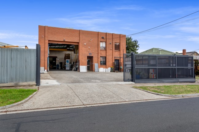 Well Positioned Warehouse to Occupy!