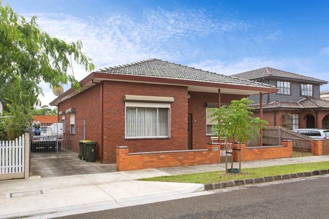 Huge Block, Prime Location!