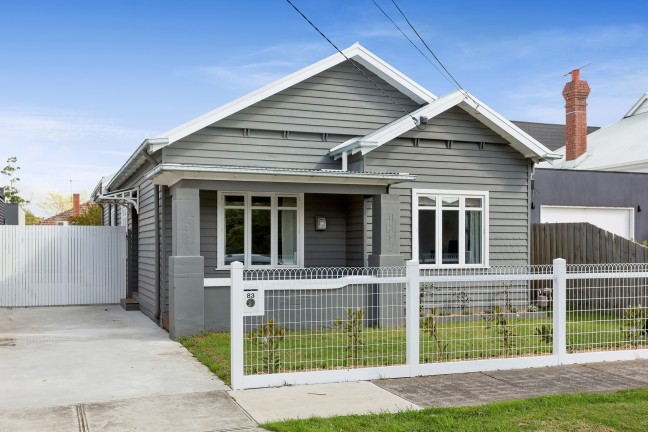 ZOOM Auction Saturday 16th October at 1.30pm - please call or email agent to register