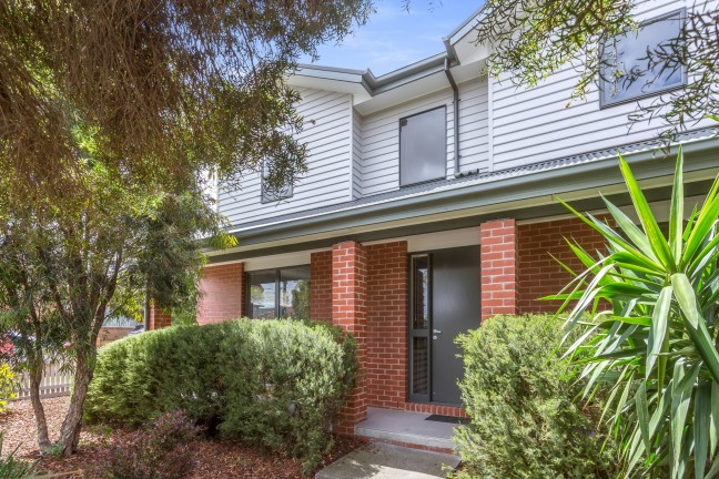 Modern home, Exceptional Location!