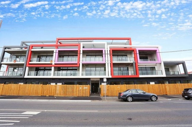 Extra Large Apartment with Separate Study!