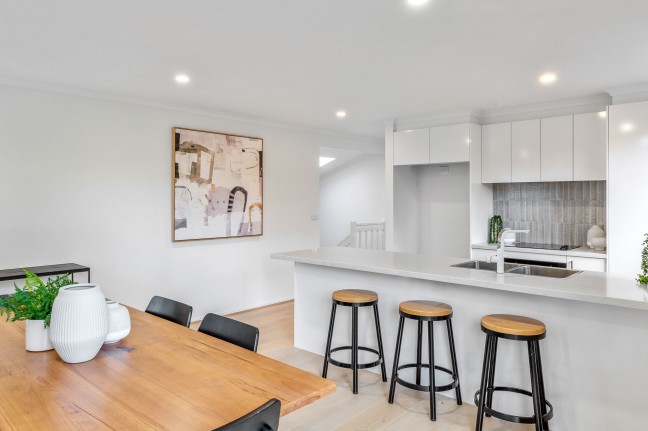 Leafy Surrounds, Bright Home!