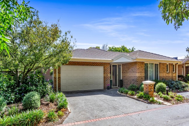Prestigious Estate, Convenient Location