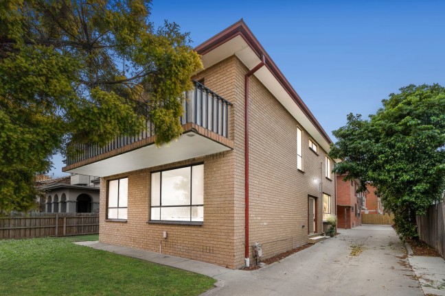 House Plus 3 Apartments