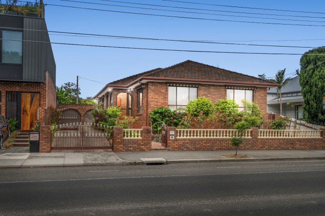 Family Home, Large Block!