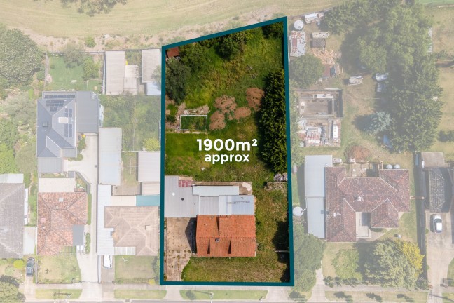 1,900 (approx), Development Potential!