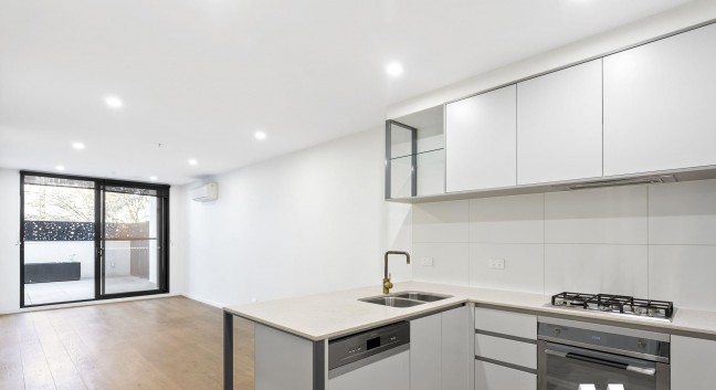 Vibrant Lifestyle with Huge Courtyard!