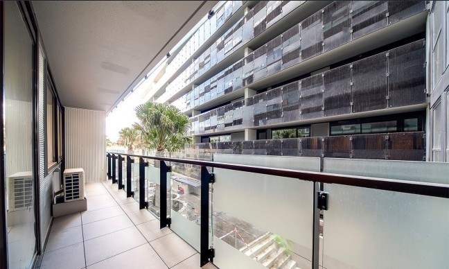 Furniture & Appliances Included... Lifestyle along the Yarra!