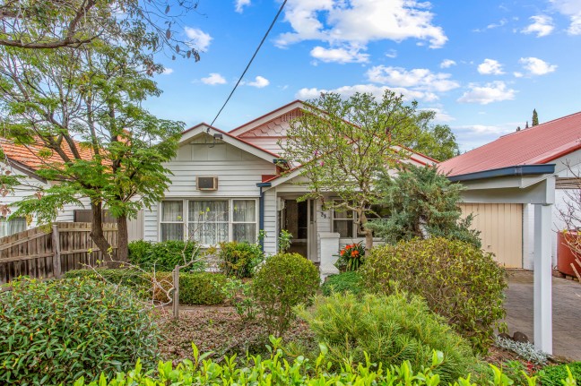 Weatherboard Beauty in Premium Pocket!