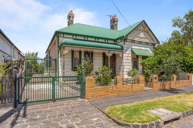 Block Fronted Edwardian Beauty in Prime Location!
