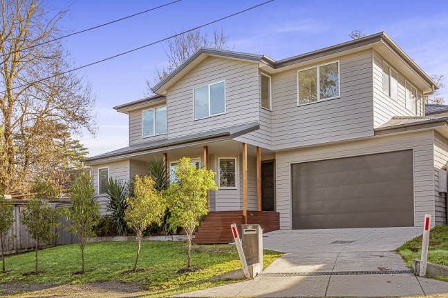 Contemporary Family Living in a Peaceful Pocket