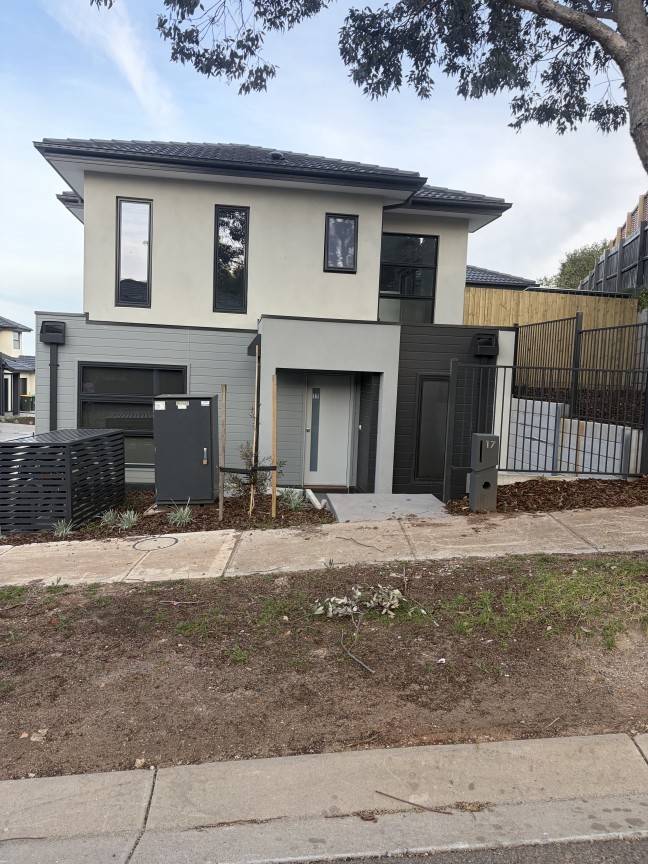 Modern Townhouse Living in a Sought-After Sunbury Pocket