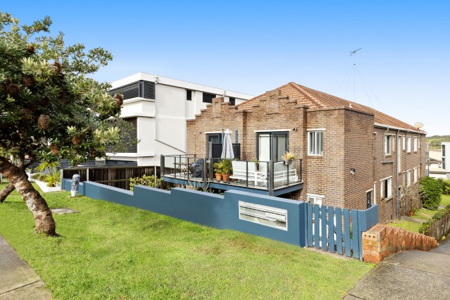 Beachside living, one bedroom apartment with ocean glimpses